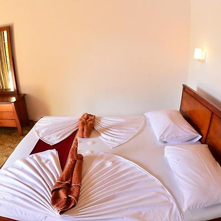Green Shadows Beach Hotel Wadduwa Exterior foto