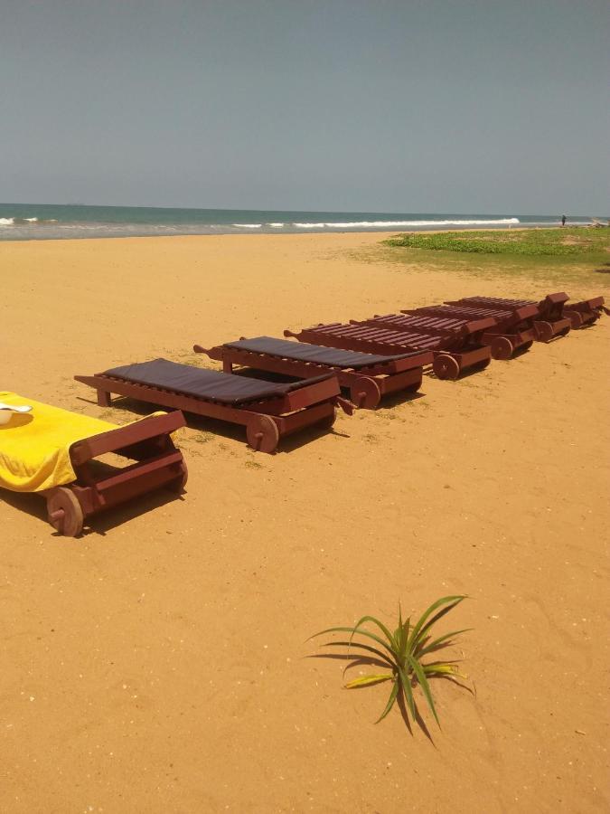 Green Shadows Beach Hotel Wadduwa Exterior foto
