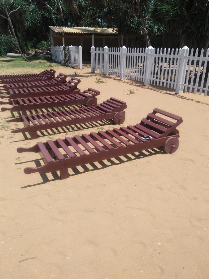 Green Shadows Beach Hotel Wadduwa Exterior foto
