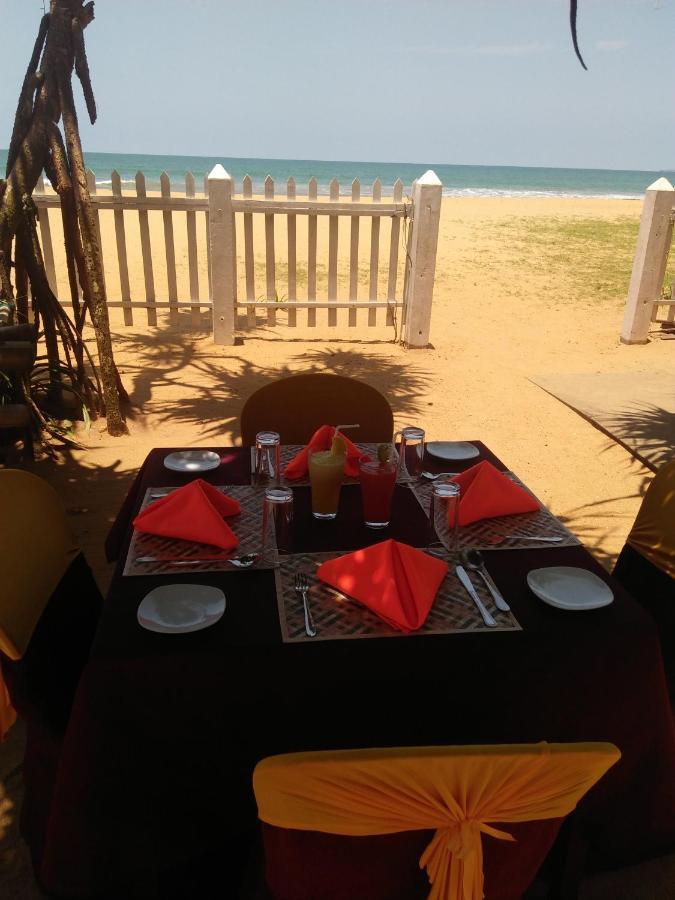 Green Shadows Beach Hotel Wadduwa Exterior foto
