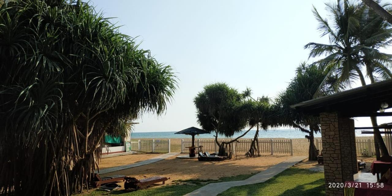 Green Shadows Beach Hotel Wadduwa Exterior foto