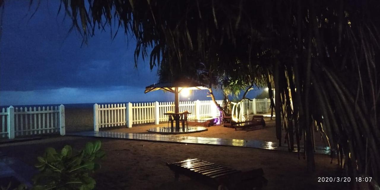 Green Shadows Beach Hotel Wadduwa Exterior foto