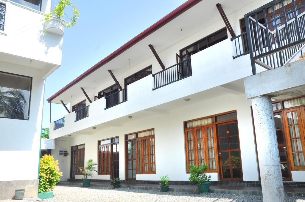 Green Shadows Beach Hotel Wadduwa Exterior foto