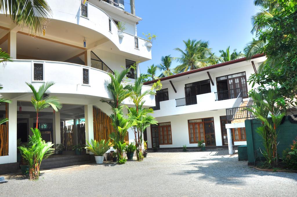 Green Shadows Beach Hotel Wadduwa Exterior foto