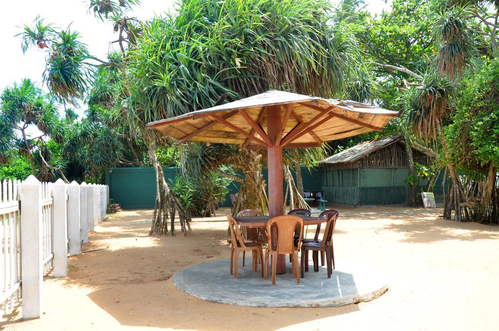 Green Shadows Beach Hotel Wadduwa Exterior foto