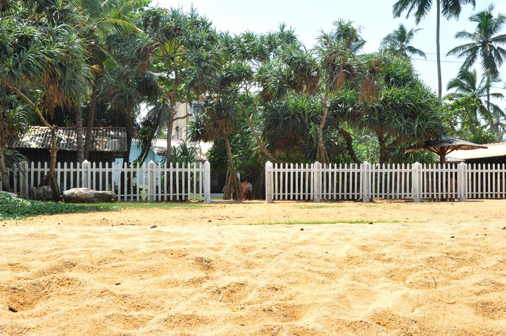 Green Shadows Beach Hotel Wadduwa Exterior foto