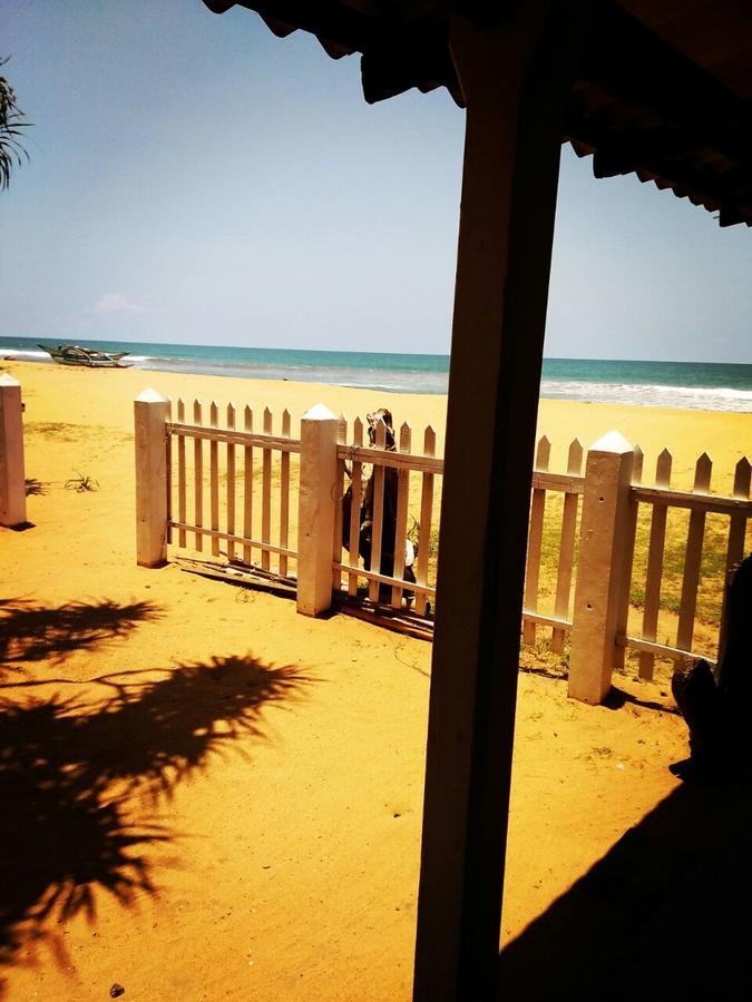 Green Shadows Beach Hotel Wadduwa Exterior foto