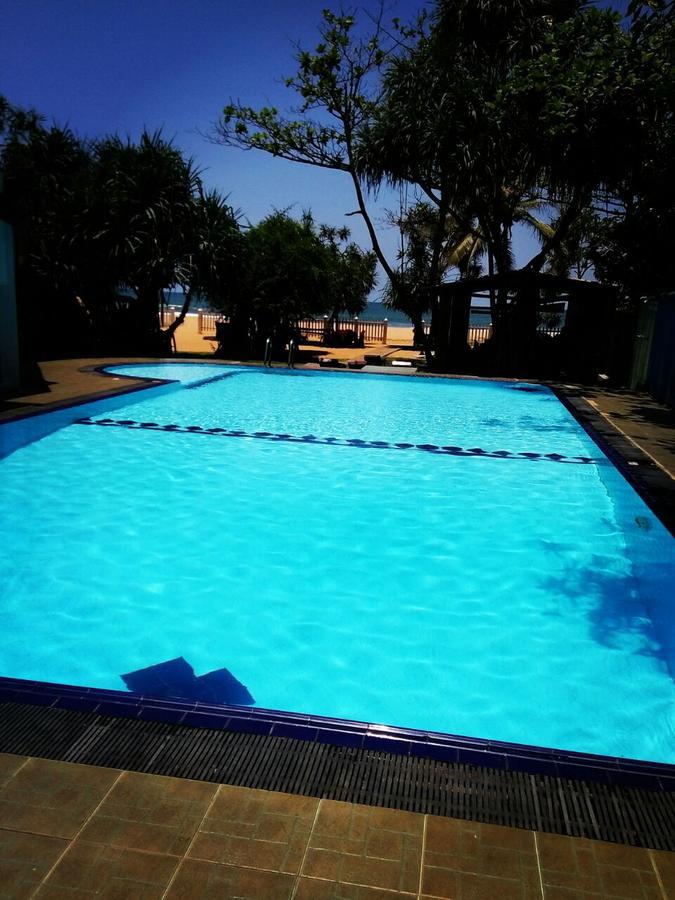Green Shadows Beach Hotel Wadduwa Exterior foto