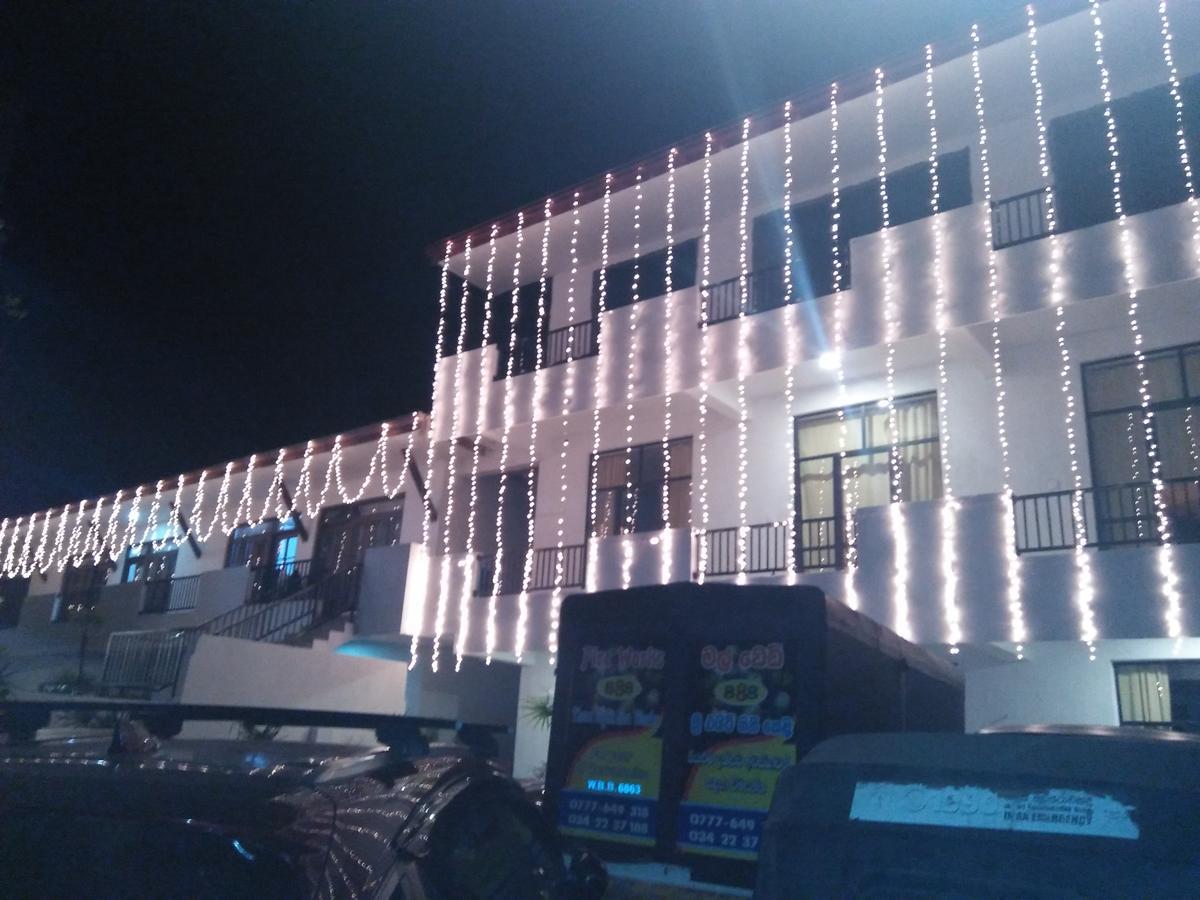 Green Shadows Beach Hotel Wadduwa Exterior foto