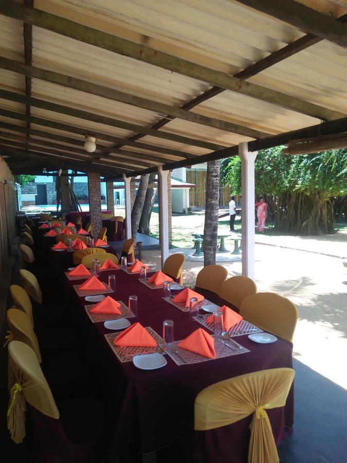 Green Shadows Beach Hotel Wadduwa Exterior foto